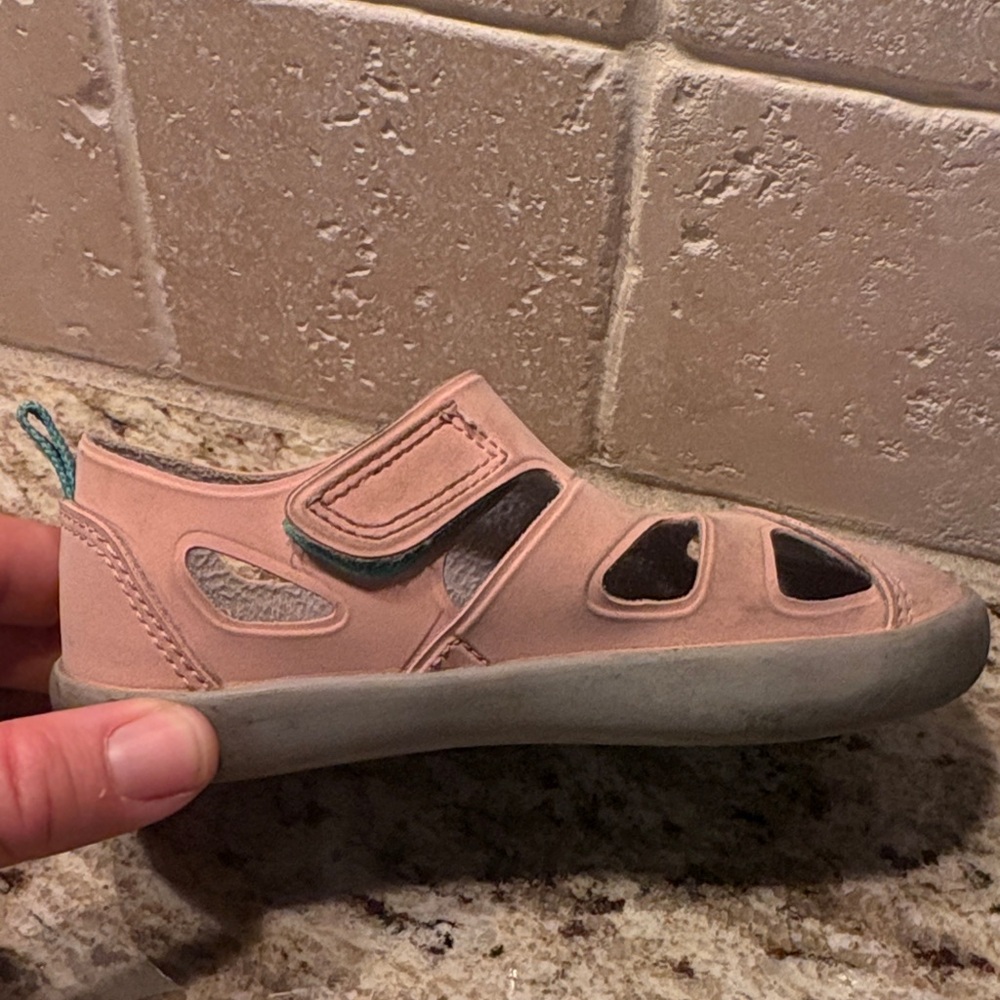 Kids Pink Closed-Toe Sandal Sneakers with Hook-and-Loop Strap - Picture 3 of 10